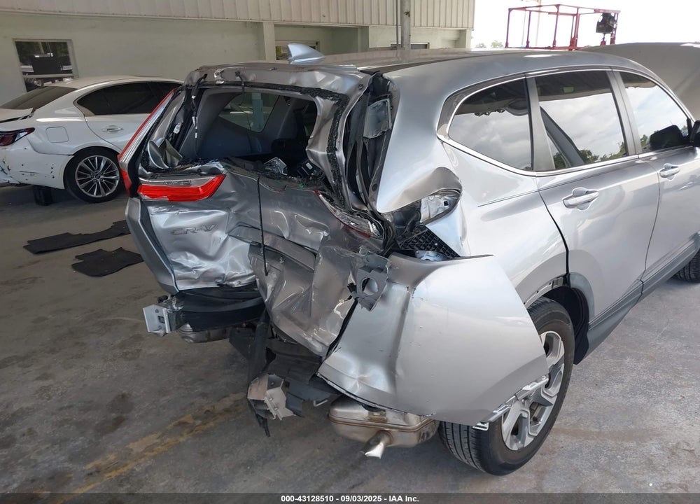 2018 HONDA CR-V VIN: 7FARW1H81JE018617
