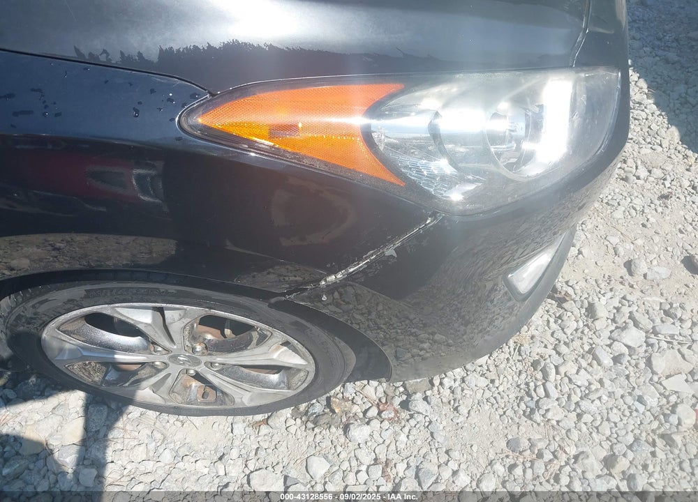2014 HYUNDAI ELANTRA VIN: KMHD35LH9EU224810