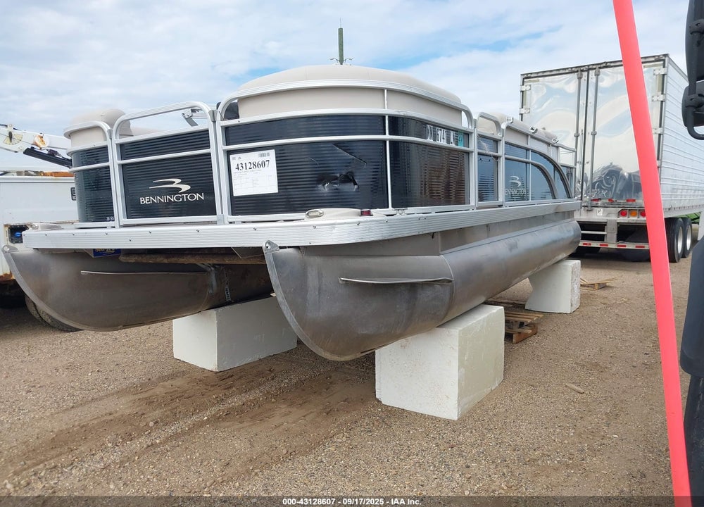 2017 BENNINGTON 20SS PONTOON VIN: ETWD7269G617