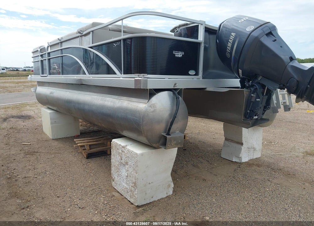 2017 BENNINGTON 20SS PONTOON VIN: ETWD7269G617