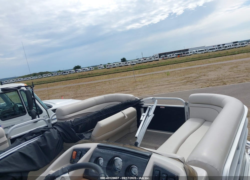 2017 BENNINGTON 20SS PONTOON VIN: ETWD7269G617