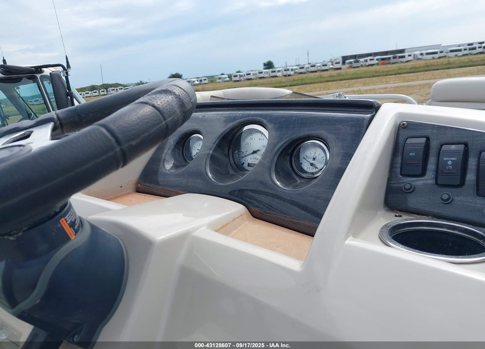 2017 BENNINGTON 20SS PONTOON VIN: ETWD7269G617