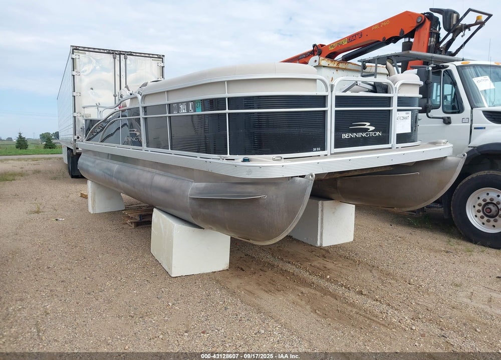 2017 BENNINGTON 20SS PONTOON VIN: ETWD7269G617