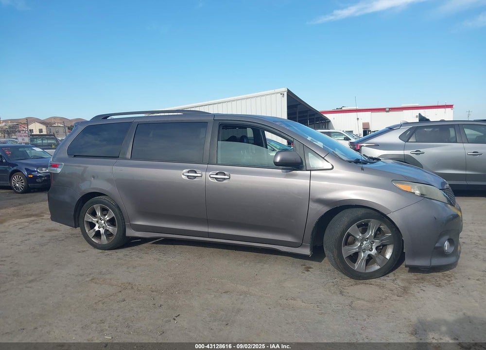 2013 TOYOTA SIENNA SE 8 PASSENGER VIN: 5TDXK3DC5DS326359