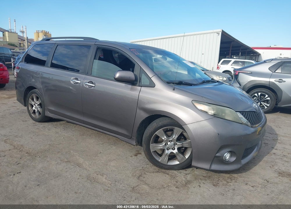 2013 TOYOTA SIENNA SE 8 PASSENGER VIN: 5TDXK3DC5DS326359