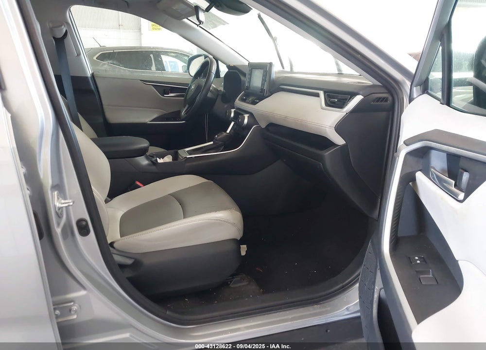 2019 TOYOTA RAV4 VIN: 2T3C1RFV0KW030325