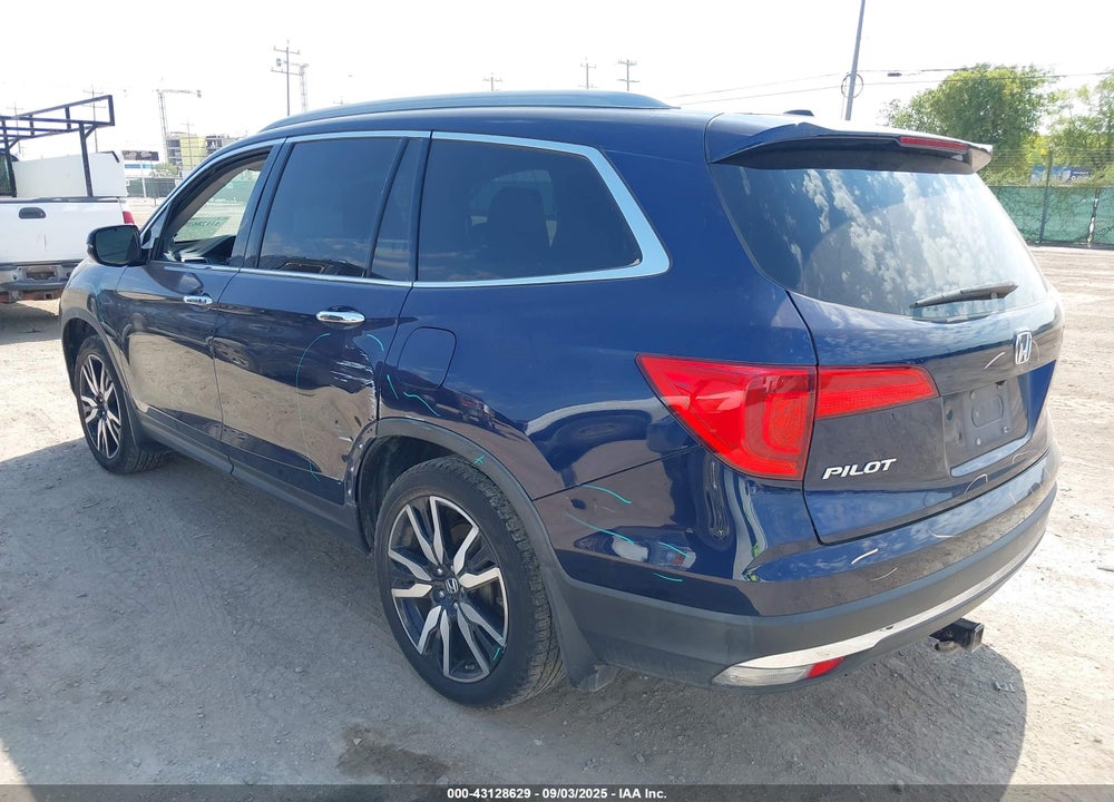 2017 HONDA PILOT TOURING VIN: 5FNYF5H92HB014805