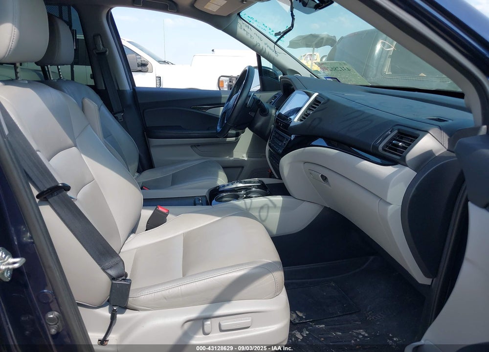 2017 HONDA PILOT TOURING VIN: 5FNYF5H92HB014805