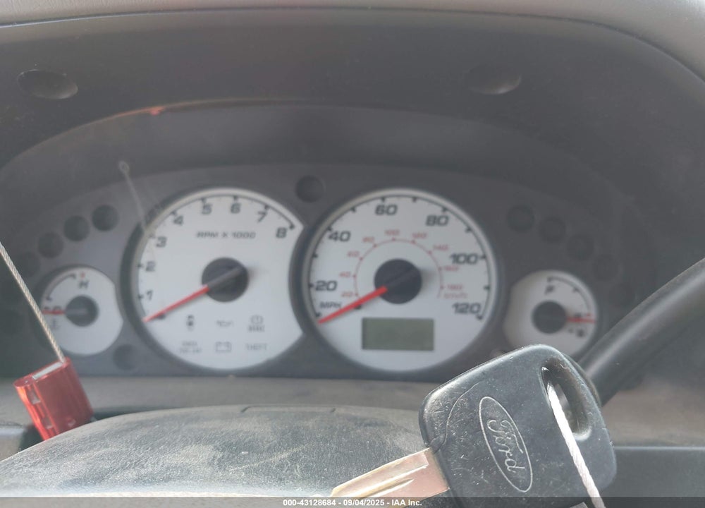 2002 FORD ESCAPE XLS VIN: 1FMYU01112KB06121