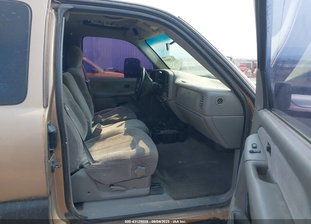 2000 CHEVROLET SILVERADO 1500 LS VIN: 2GCEK19T0Y1189297