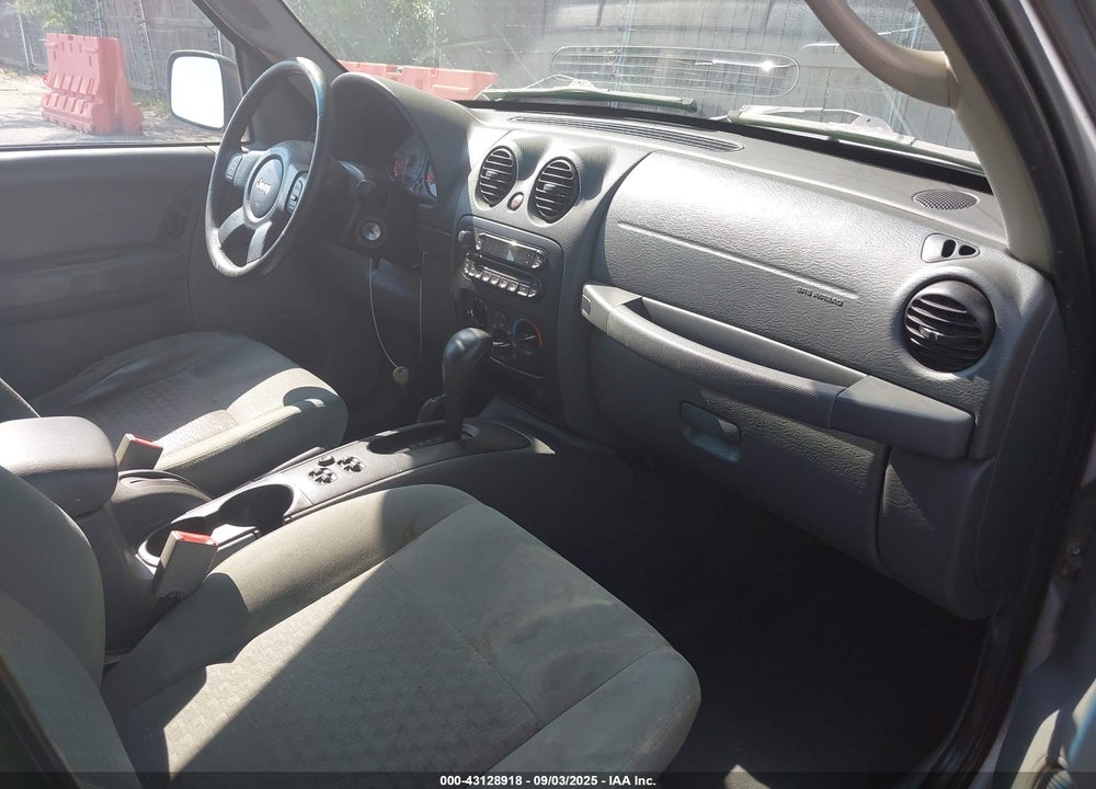 2007 JEEP LIBERTY SPORT VIN: 1J8GL48K17W558863