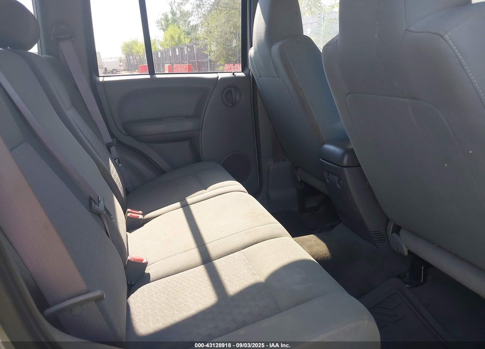 2007 JEEP LIBERTY SPORT VIN: 1J8GL48K17W558863