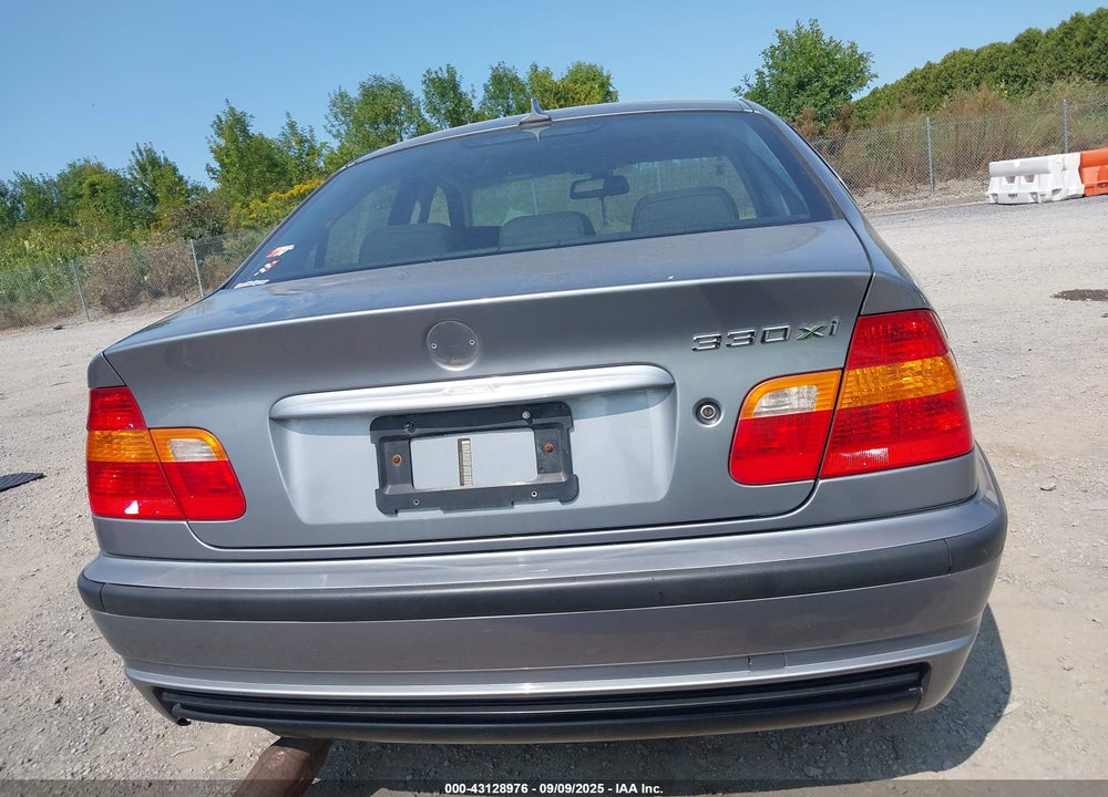 2005 BMW 330XI VIN: WBAEW53435PG12112