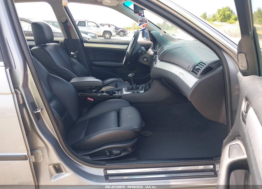 2005 BMW 330XI VIN: WBAEW53435PG12112