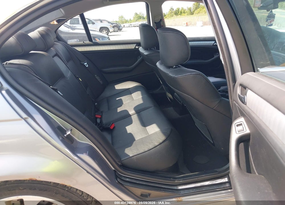 2005 BMW 330XI VIN: WBAEW53435PG12112