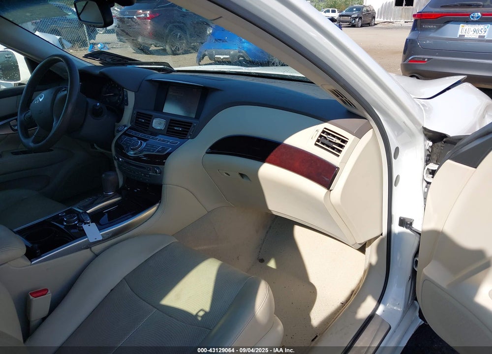 2014 INFINITI Q70 VIN: JN1BY1AR9EM320358