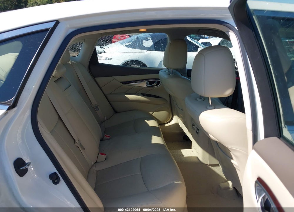 2014 INFINITI Q70 VIN: JN1BY1AR9EM320358