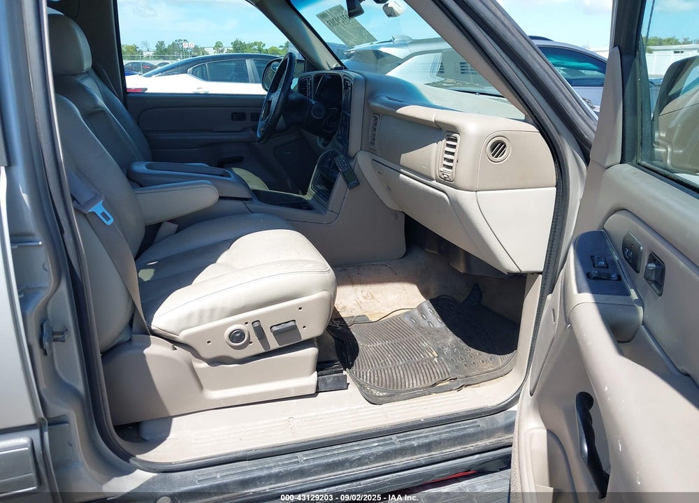 2005 CHEVROLET TAHOE LT VIN: 1GNEK13T95R103942