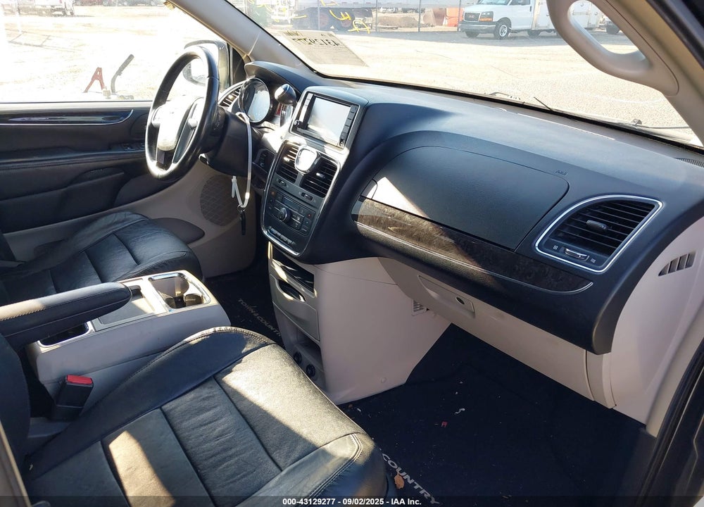 2011 CHRYSLER TOWN & COUNTRY VIN: 2A4RR5DG8BR665507