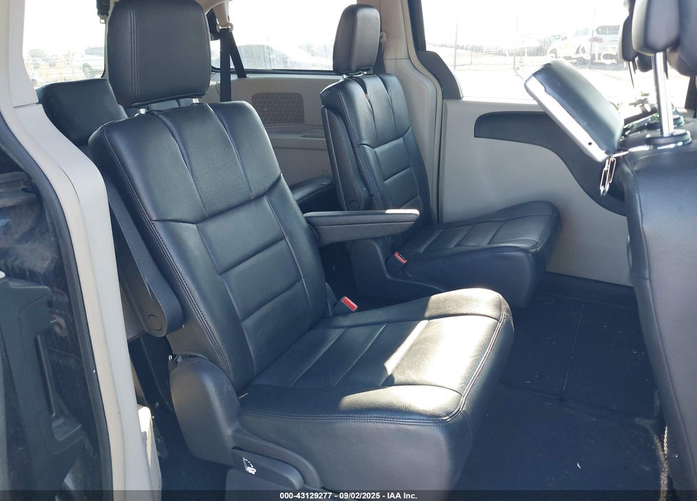 2011 CHRYSLER TOWN & COUNTRY VIN: 2A4RR5DG8BR665507