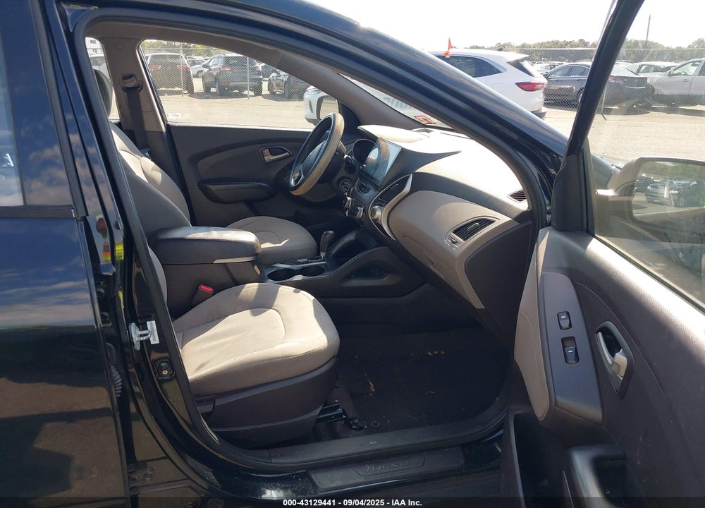 2010 HYUNDAI TUCSON GLS VIN: KM8JT3ACXAU076157