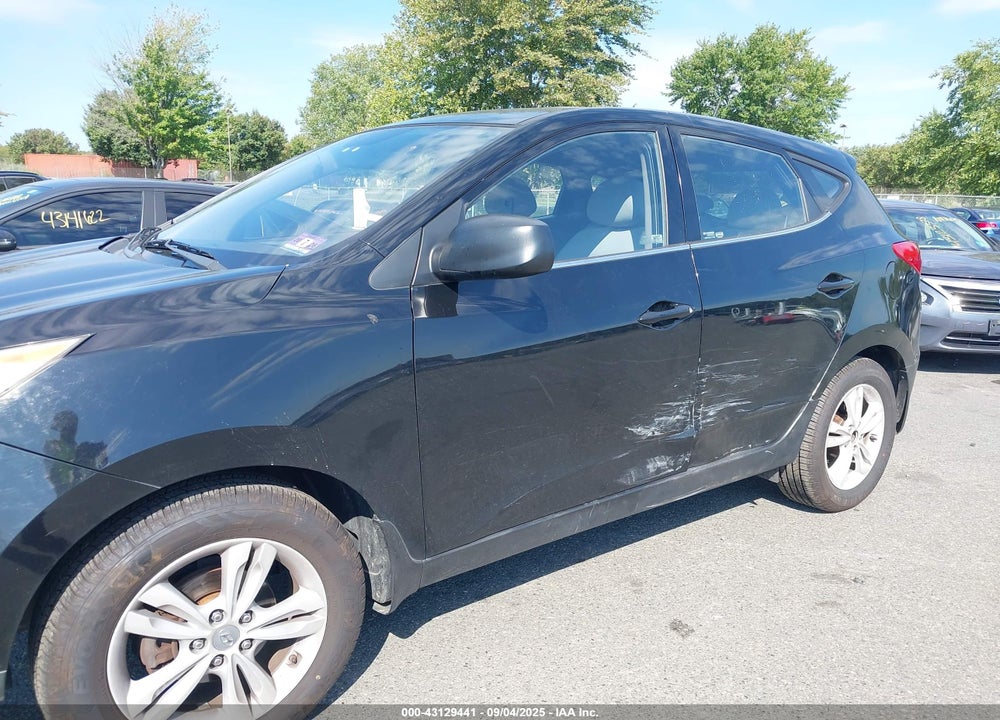 2010 HYUNDAI TUCSON GLS VIN: KM8JT3ACXAU076157