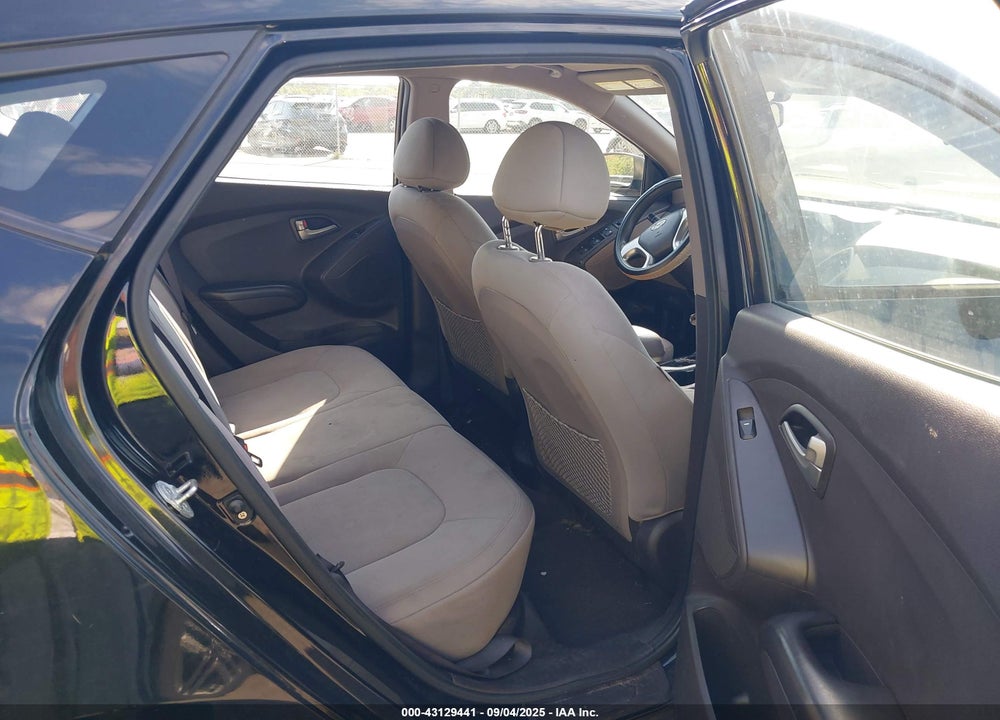 2010 HYUNDAI TUCSON GLS VIN: KM8JT3ACXAU076157