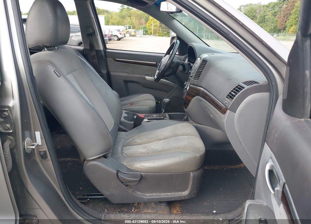 2011 HYUNDAI SANTA FE VIN: 5XYZHDAG1BG064905