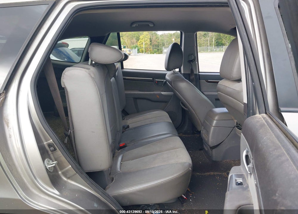 2011 HYUNDAI SANTA FE VIN: 5XYZHDAG1BG064905
