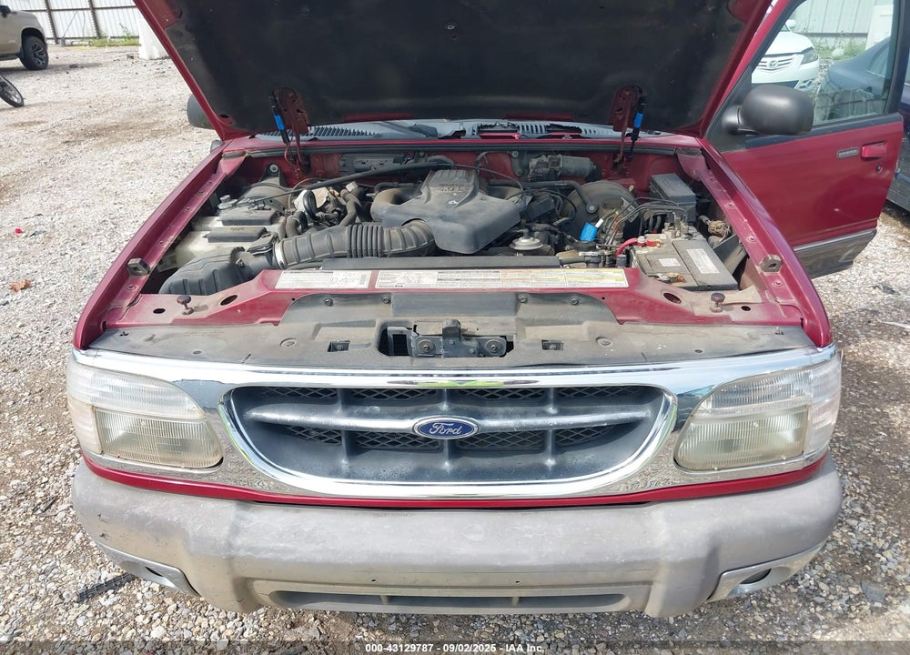 2000 FORD EXPLORER XLT VIN: 1FMZU73E2YZB04827
