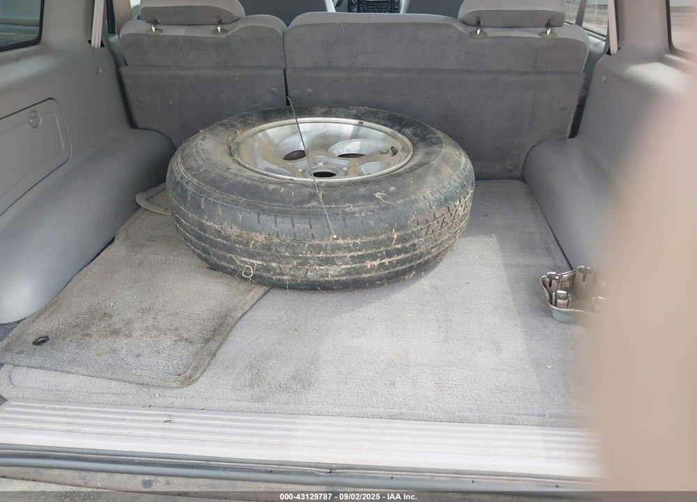 2000 FORD EXPLORER XLT VIN: 1FMZU73E2YZB04827