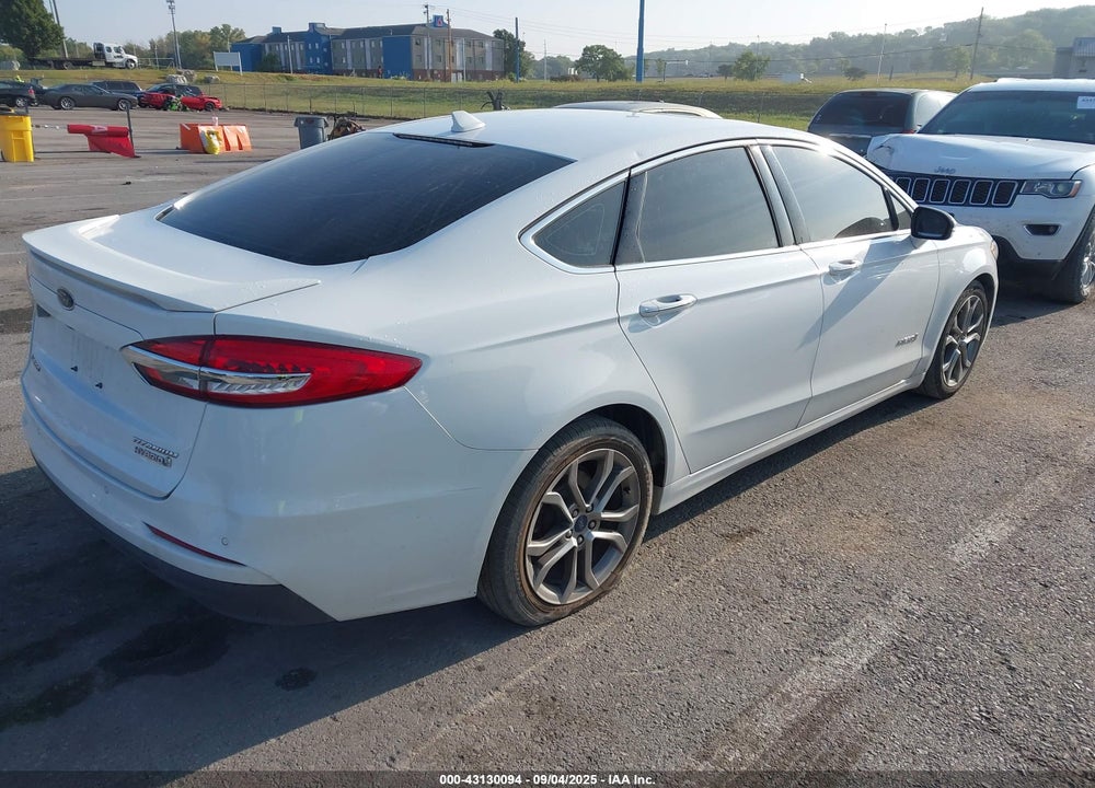 2019 FORD FUSION VIN: 3FA6P0RU9KR123770
