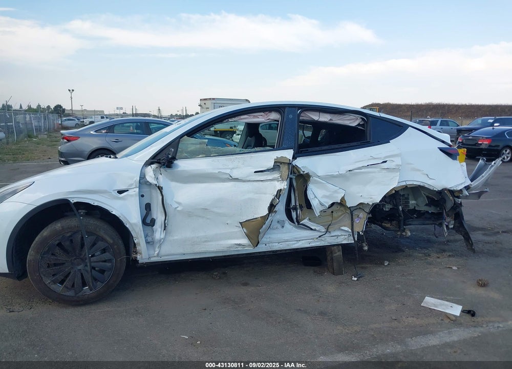 2021 TESLA MODEL Y VIN: 5YJYGDEE2MF199585
