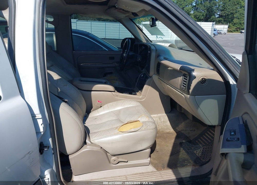 2004 CHEVROLET TAHOE LS VIN: 1GNEC13Z74J111990