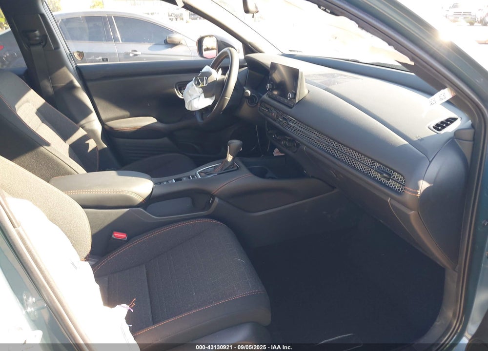 2025 HONDA HR-V VIN: 3CZRZ1H57SM754106