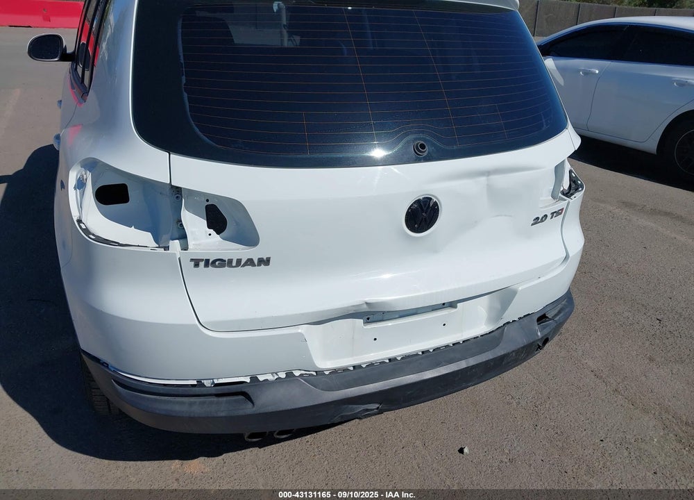 2016 VOLKSWAGEN TIGUAN VIN: WVGAV7AX9GW501076
