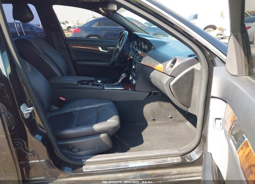 2012 MERCEDES-BENZ C CLASS VIN: WDDGF8BB4CR231550
