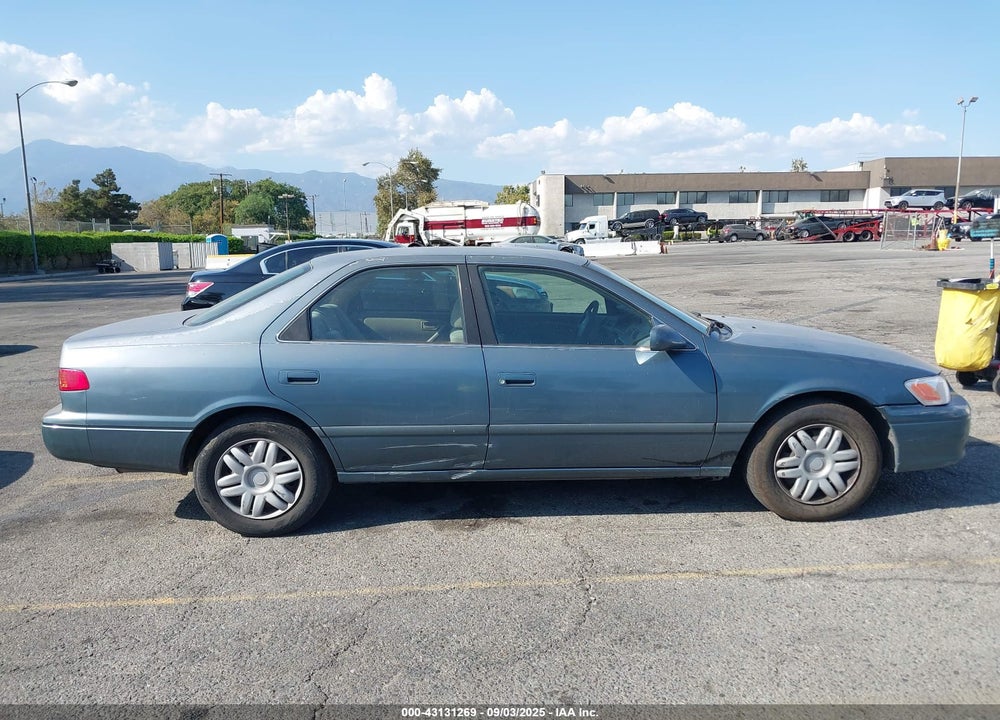 2000 TOYOTA CAMRY LE VIN: JT2BG22K8Y0531501