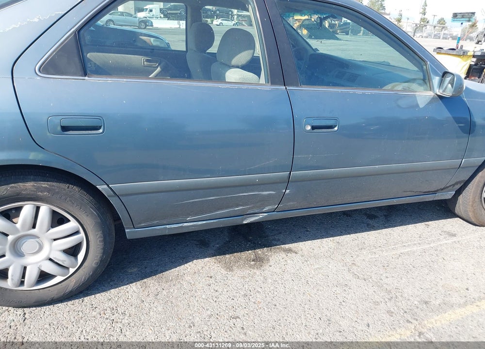 2000 TOYOTA CAMRY LE VIN: JT2BG22K8Y0531501