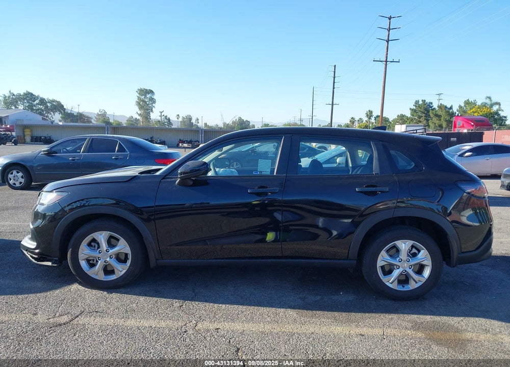 2023 HONDA HR-V 2WD LX VIN: 3CZRZ1H37PM740440