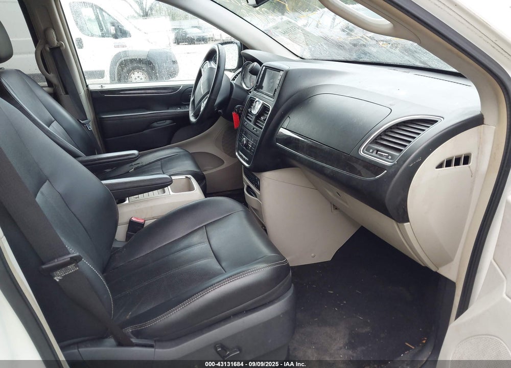 2011 CHRYSLER TOWN & COUNTRY VIN: 2A4RR8DG2BR759125