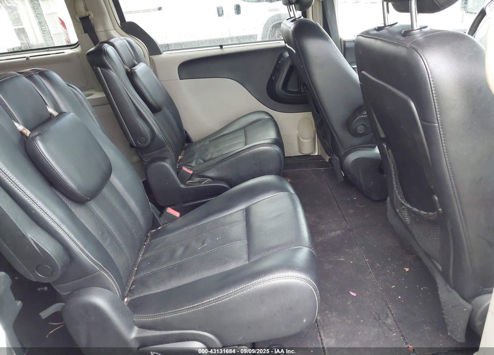 2011 CHRYSLER TOWN & COUNTRY VIN: 2A4RR8DG2BR759125