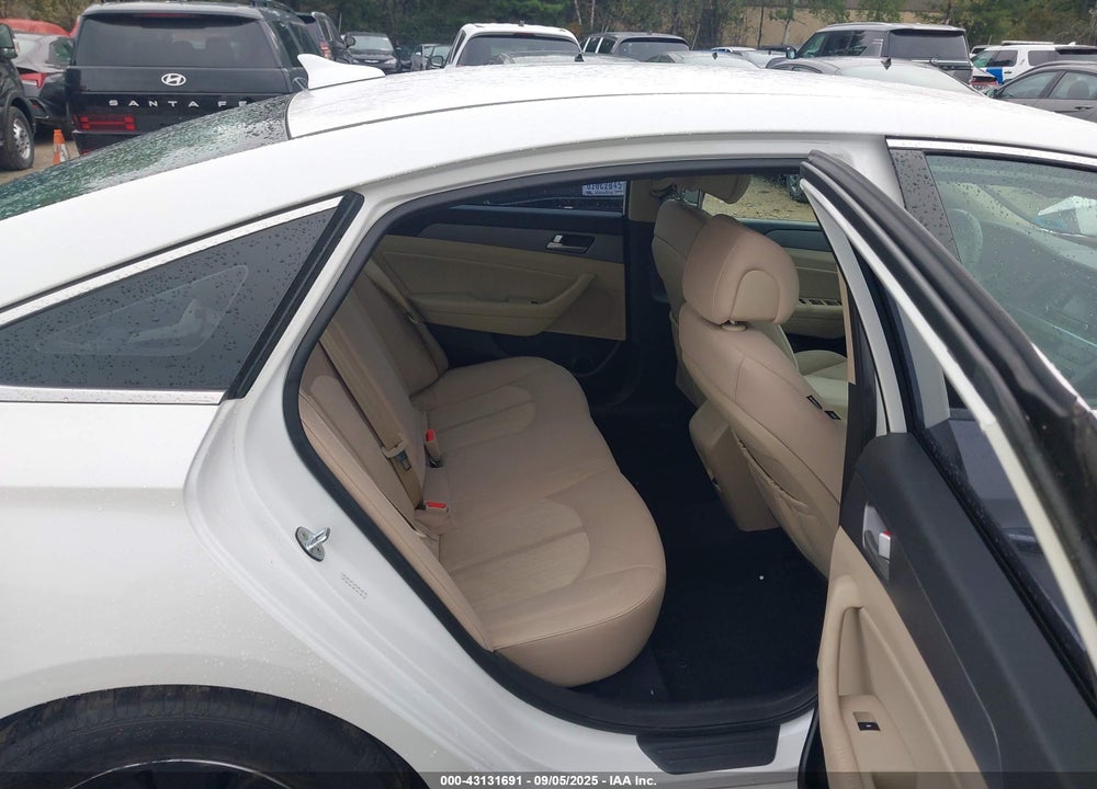 2016 HYUNDAI SONATA HYBRID VIN: KMHE24L1XGA030098