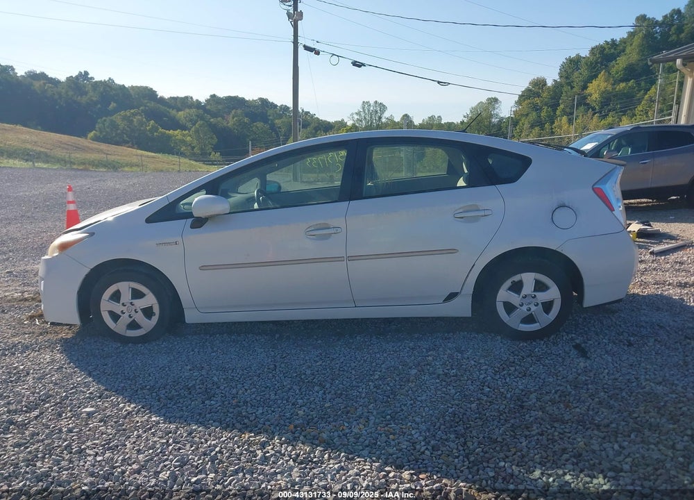 2011 TOYOTA PRIUS TWO VIN: JTDKN3DU0B0276626