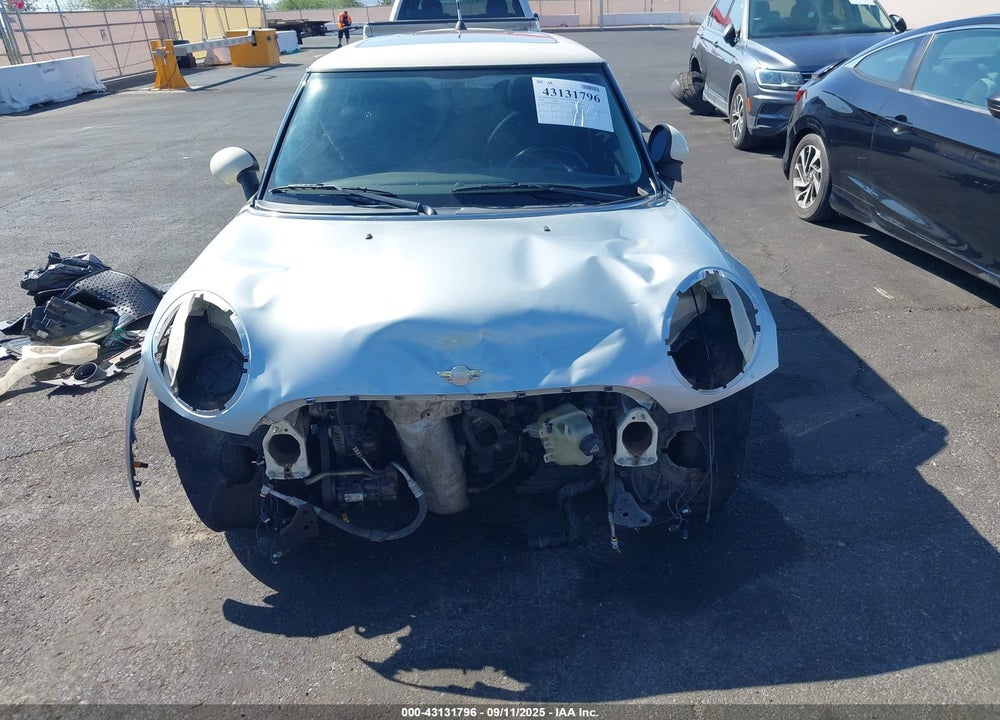 2009 MINI COOPER S VIN: WMWMF73599TW87858