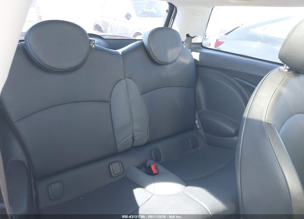 2009 MINI COOPER S VIN: WMWMF73599TW87858