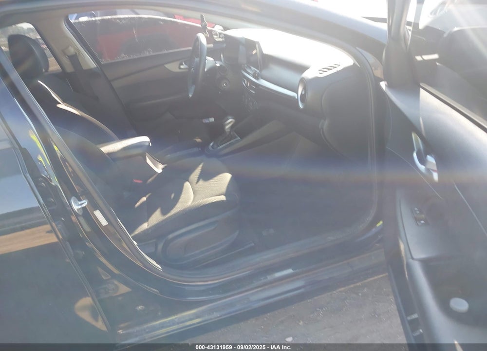 2021 KIA FORTE LXS VIN: 3KPF24AD8ME362197
