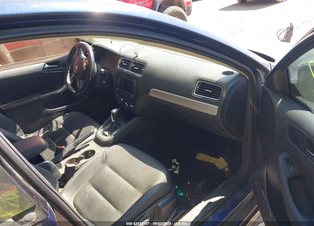 2011 VOLKSWAGEN JETTA VIN: 3VWLL7AJ5BM033710
