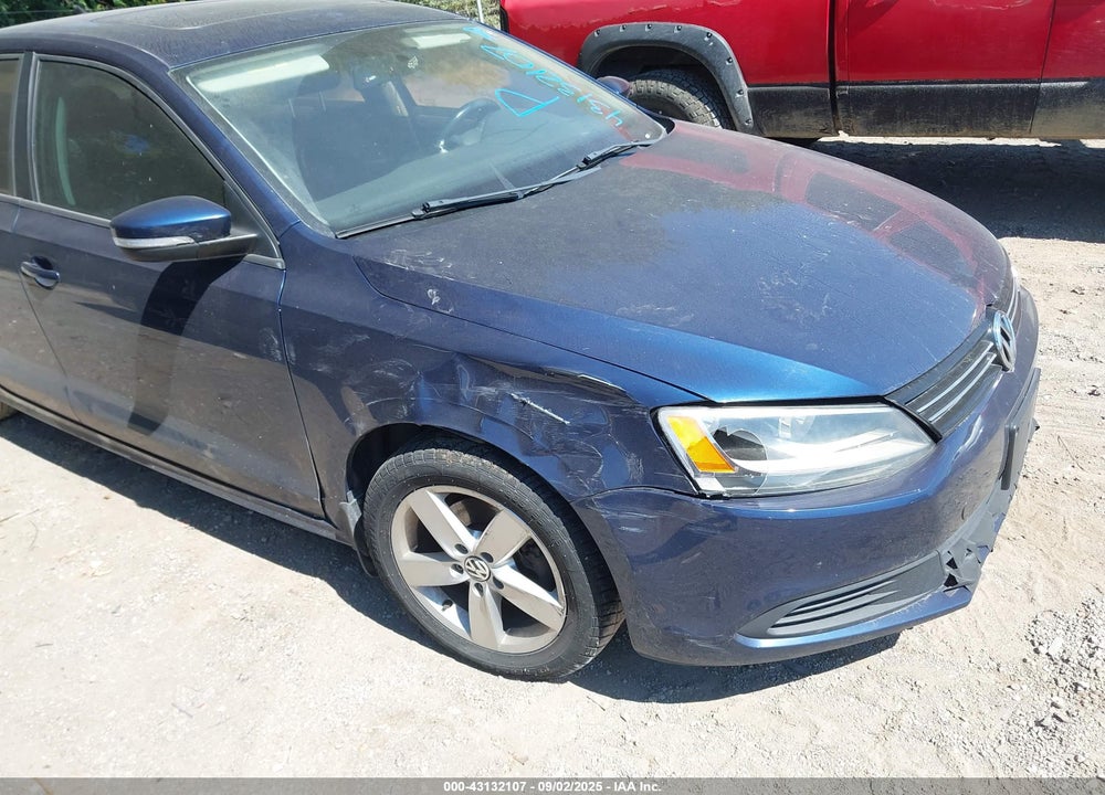 2011 VOLKSWAGEN JETTA VIN: 3VWLL7AJ5BM033710