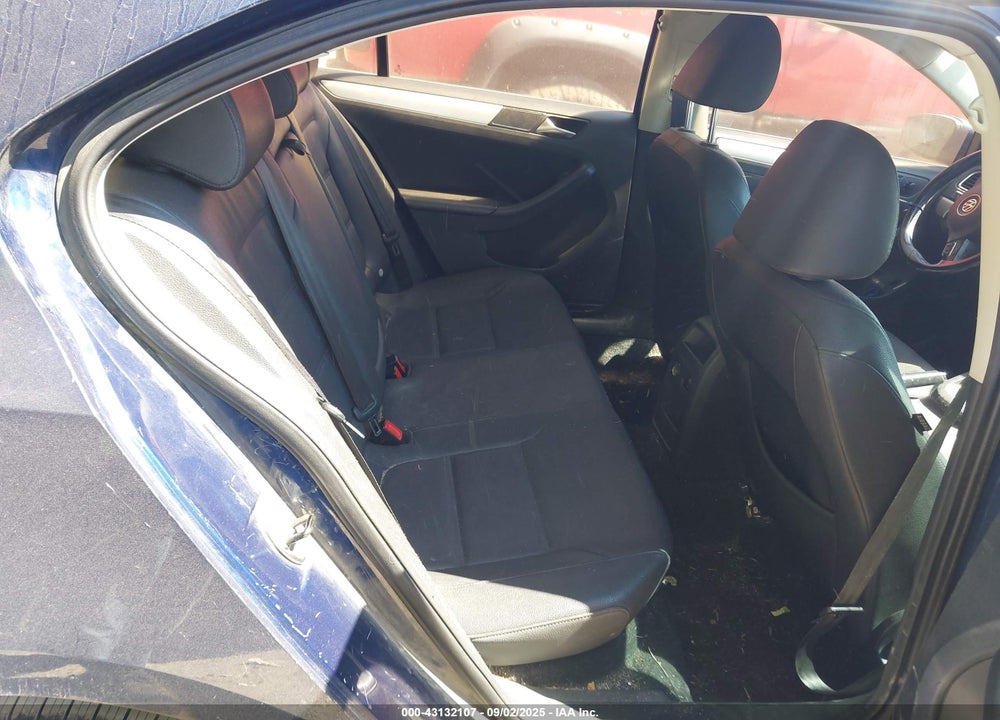 2011 VOLKSWAGEN JETTA VIN: 3VWLL7AJ5BM033710